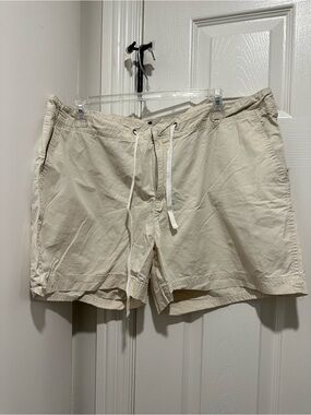 GAP women’s Light Beige Drawstring Flat Front Shorts